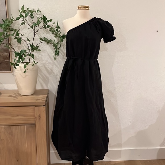 Saint Helena | Black Mara Gown Linen Cotton Midi One Off Shoulder Dress - Picture 8 of 12